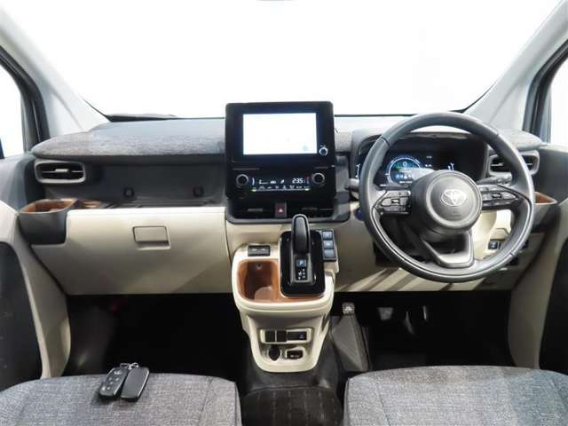 Toyota Sienta 4