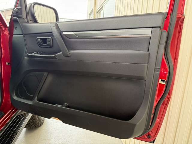Mitsubishi Pajero 5