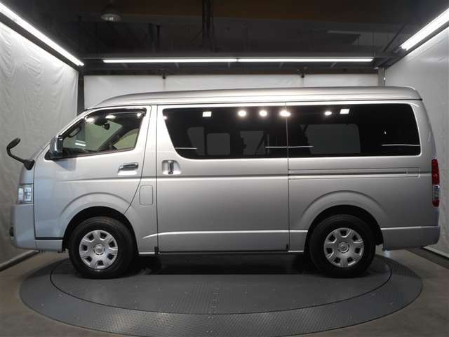 Toyota Hiace 5