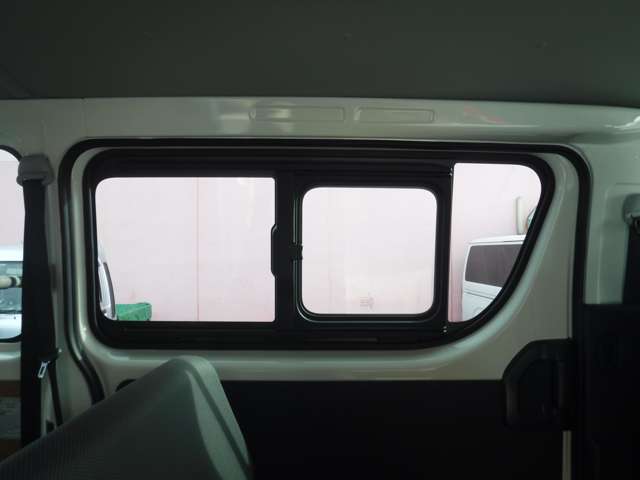 Toyota Hiace Van 11