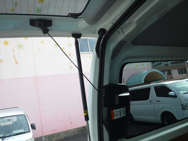 Toyota Hiace Van 12