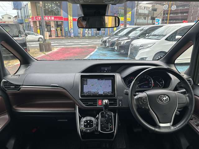 Toyota Esquire 4