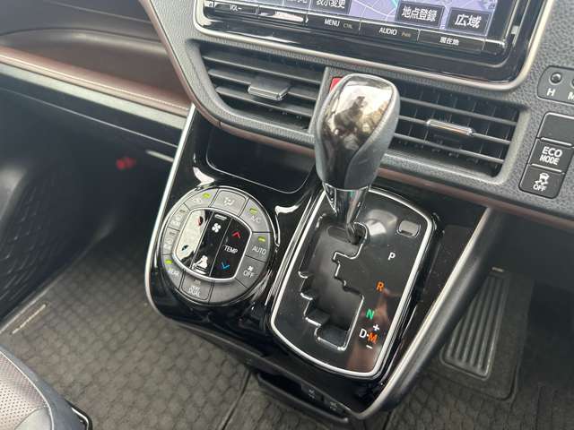 Toyota Esquire 10