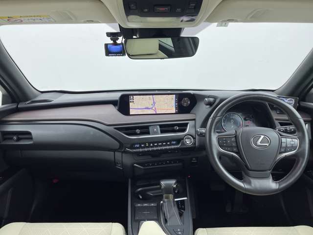 Lexus UX 6