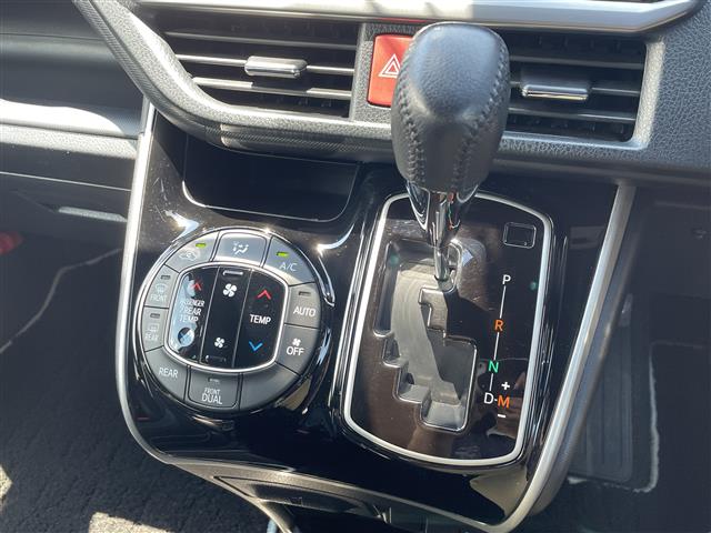 Toyota Voxy 9