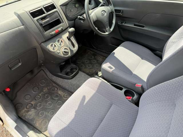 Daihatsu Mira 11