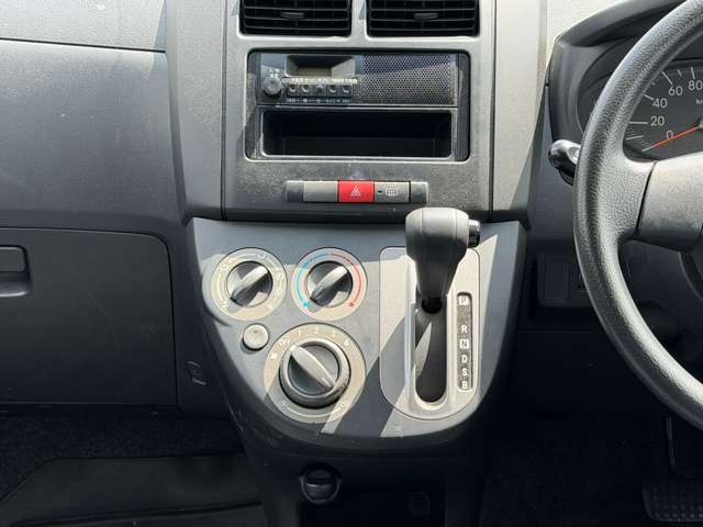 Daihatsu Mira 12