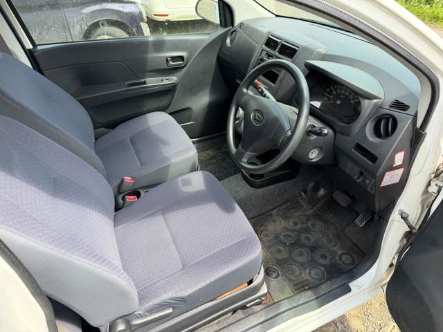 Daihatsu Mira 6