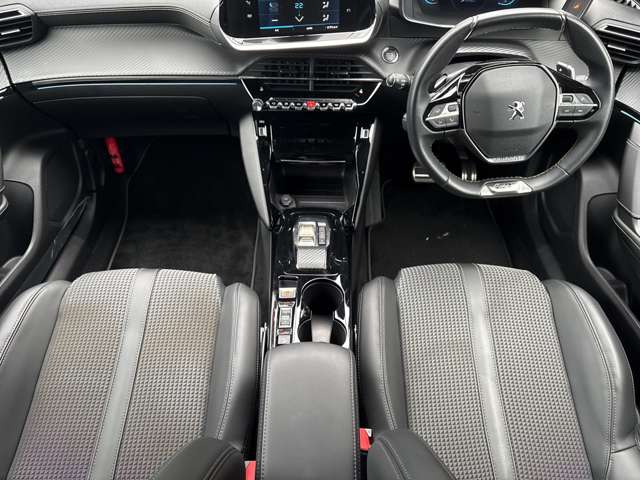 Peugeot 2008 7