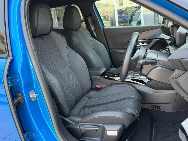 Peugeot SUV e-2008 11