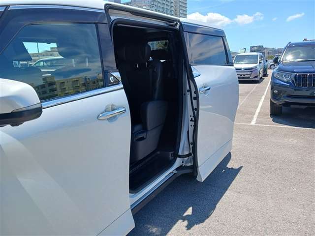 Toyota Alphard 4