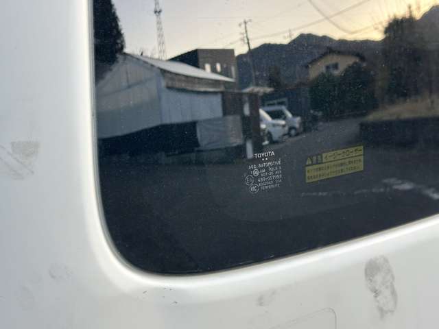 Toyota Hiace Van 11
