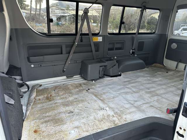 Toyota Hiace Van 12
