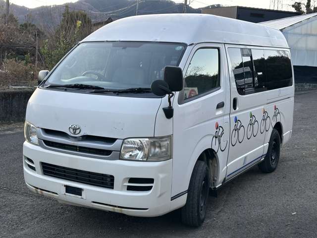 Toyota Hiace Van 4