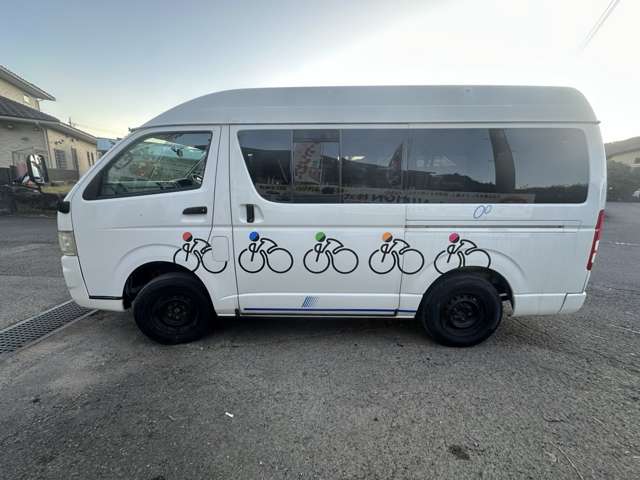 Toyota Hiace Van 5
