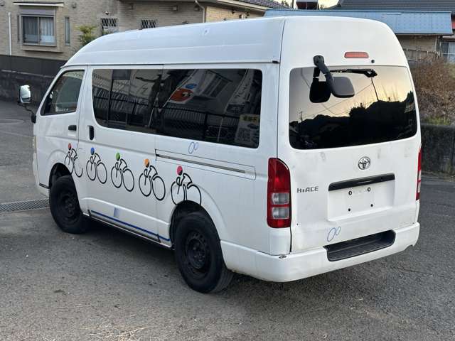 Toyota Hiace Van 6