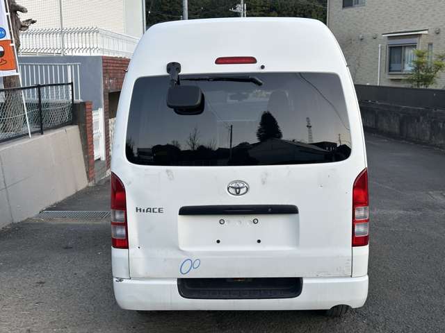 Toyota Hiace Van 7