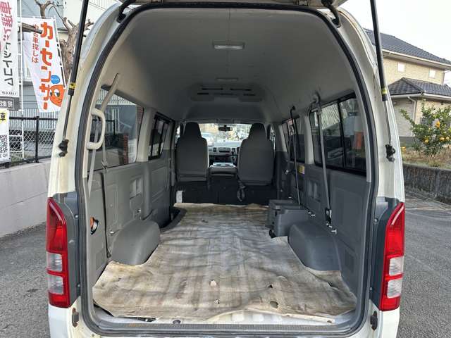 Toyota Hiace Van 9