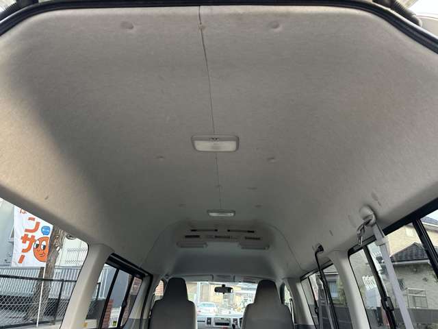 Toyota Hiace Van 10