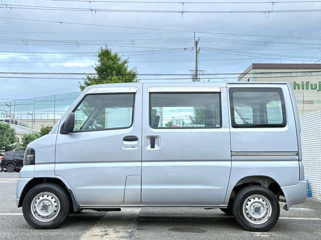 Mitsubishi Minicab Van 10