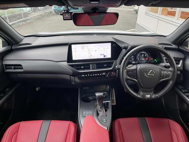 Lexus UX 6
