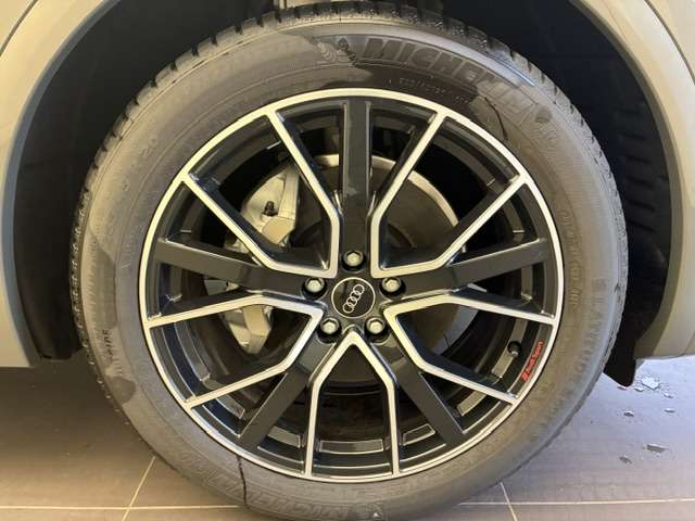 Audi Q5 Sportback 4