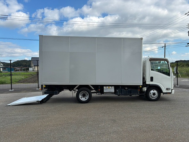 Isuzu Elf 11
