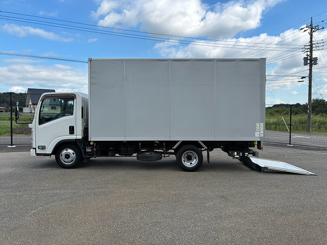 Isuzu Elf 12