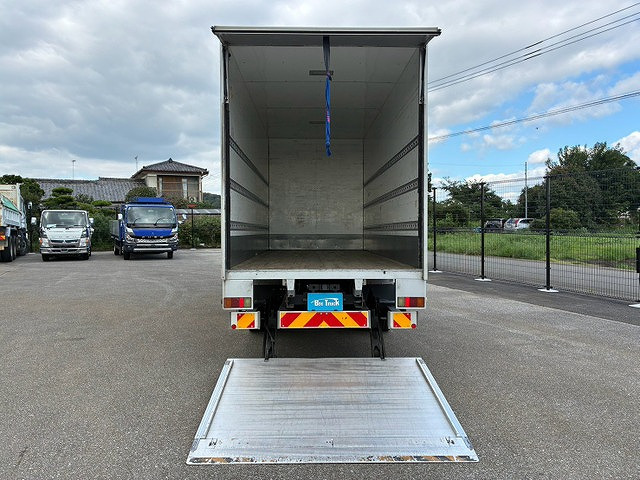 Isuzu Elf 8