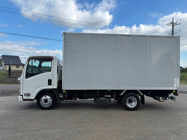 Isuzu Elf 10