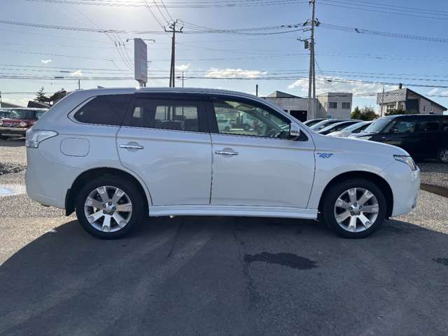Mitsubishi Outlander PHEV 11