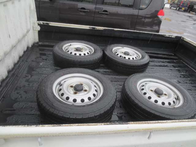 Toyota Pixis Truck 4