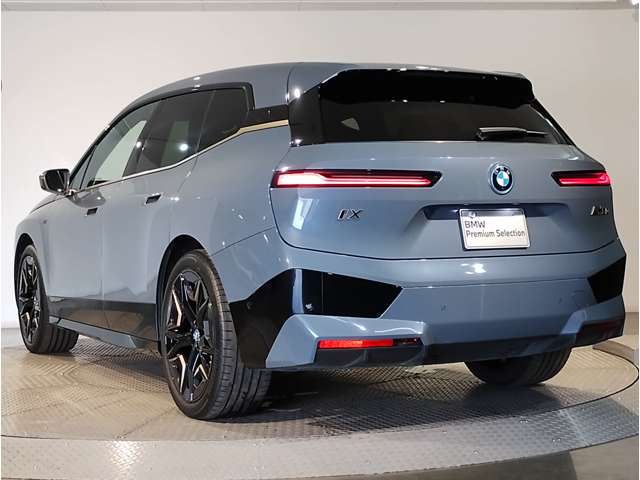 BMW iX 8