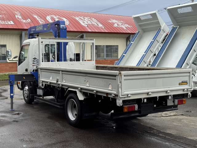 Hino Dutro 4