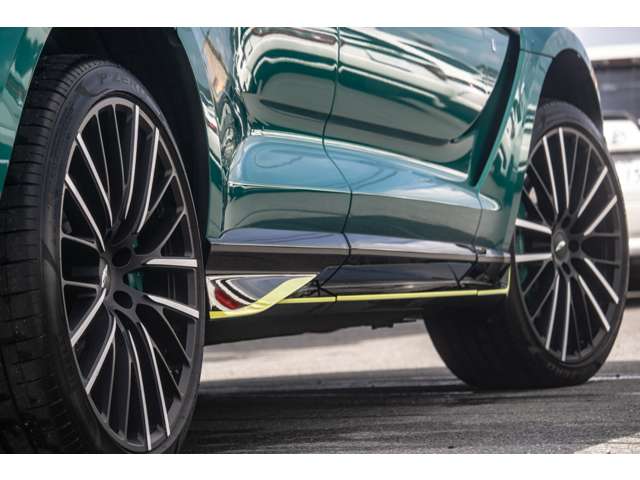 Aston Martin DBX 11