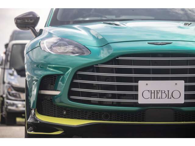 Aston Martin DBX 4