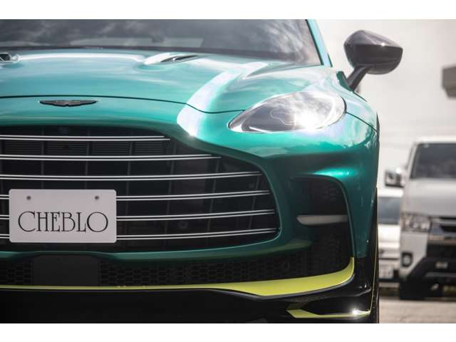Aston Martin DBX 5