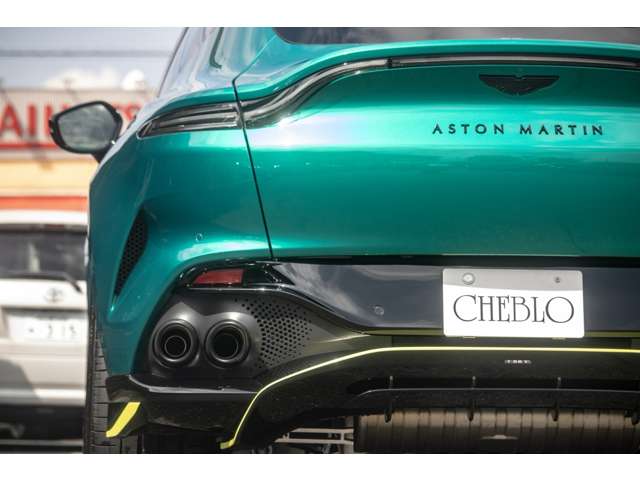 Aston Martin DBX 7