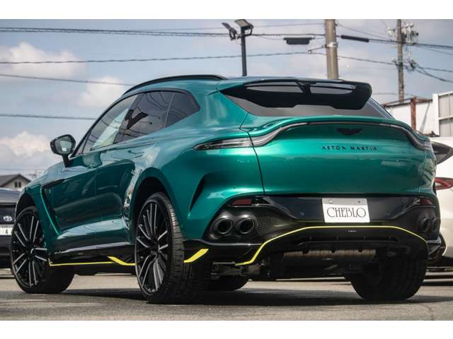 Aston Martin DBX 9