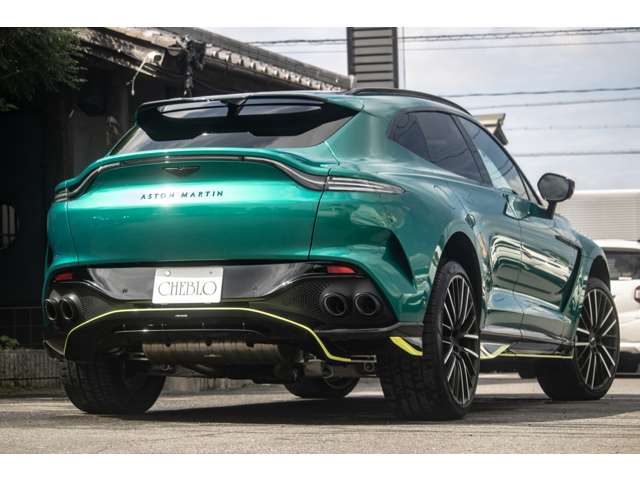 Aston Martin DBX 10