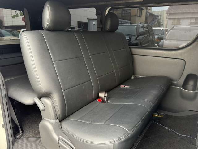 Toyota Hiace Van 12