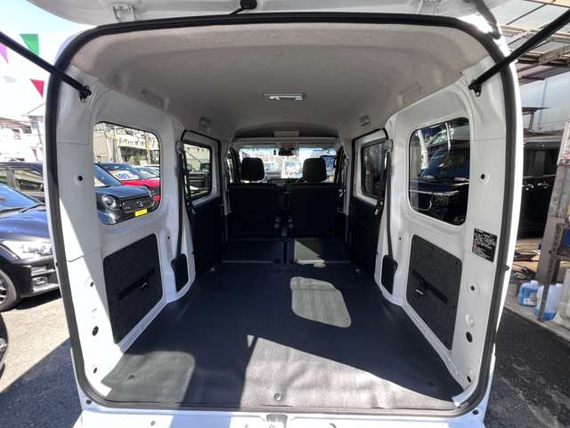 Daihatsu Hijet Cargo 11