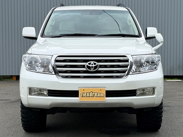 Toyota Land Cruiser 200 12