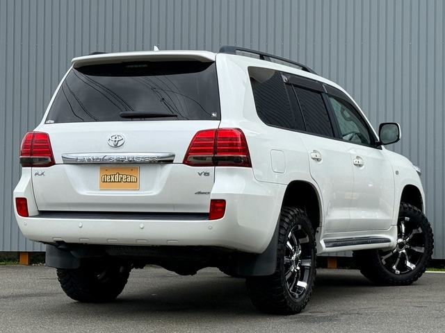 Toyota Land Cruiser 200 4