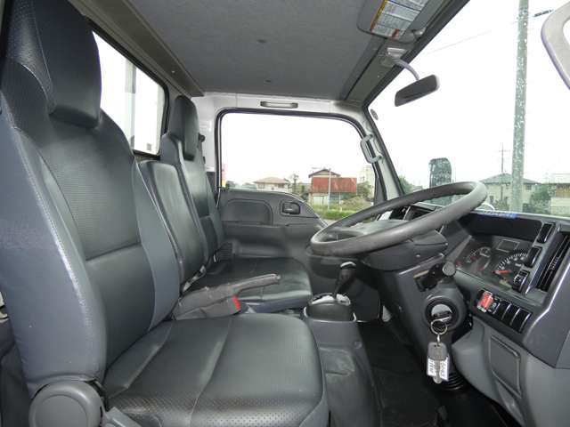 Isuzu Elf 12