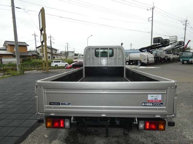 Isuzu Elf 7