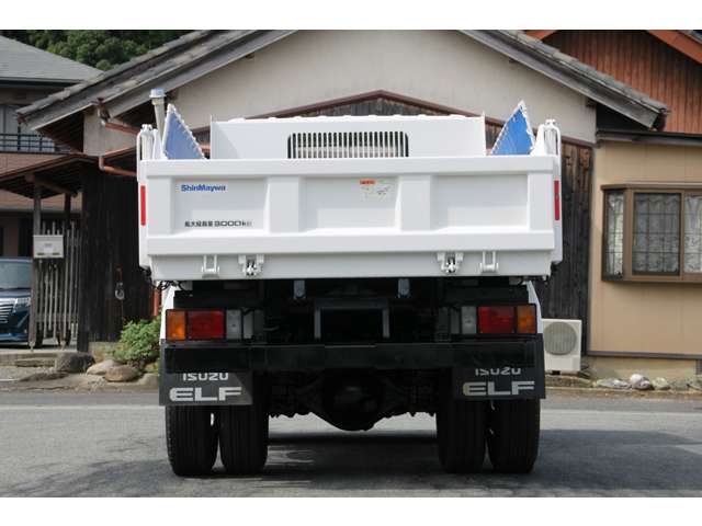Isuzu Elf 12
