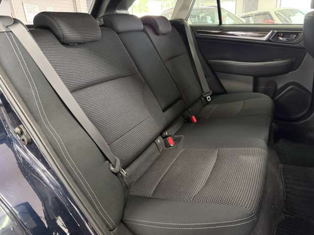 Subaru Legacy Outback 11