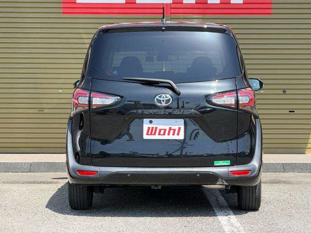 Toyota Sienta 3