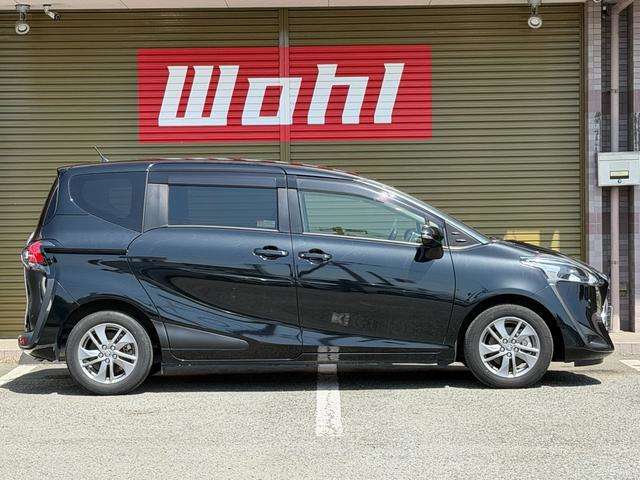 Toyota Sienta 4